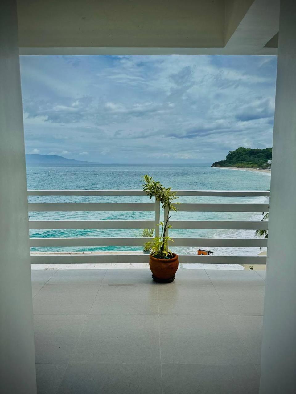 Playa Blanca Beach Resort (Adults Only) Puerto Galera Exterior photo