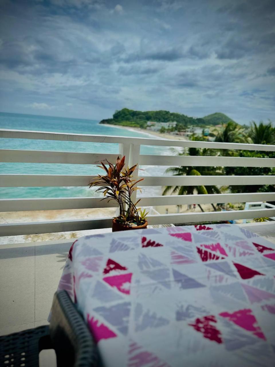 Playa Blanca Beach Resort (Adults Only) Puerto Galera Exterior photo